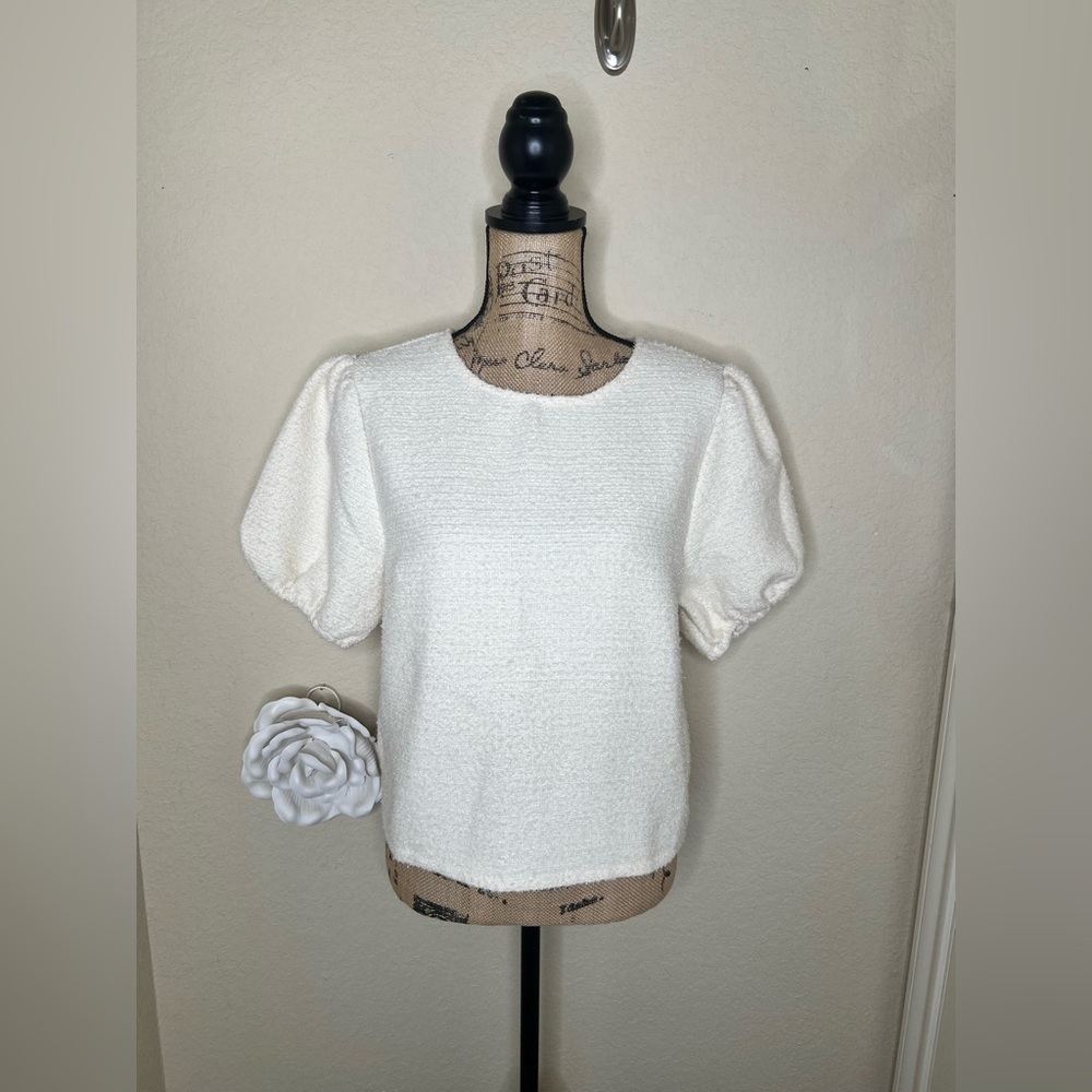 NTM: She + Sky Textured Puff Sleeve White with Metallic Silver Threads Top Sz L
